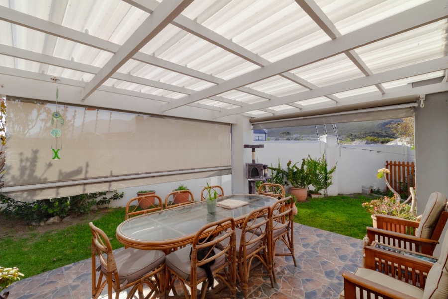 3 Bedroom Property for Sale in Sandbaai Western Cape